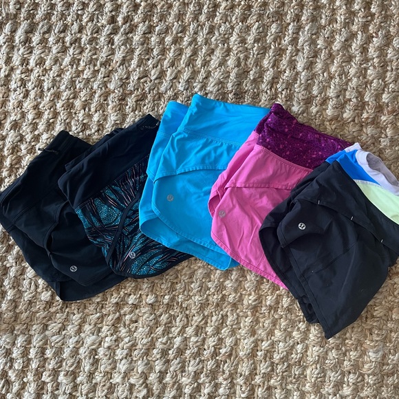 lululemon size 8 speed up low rise lined 2.5 inch inseam short. great condition